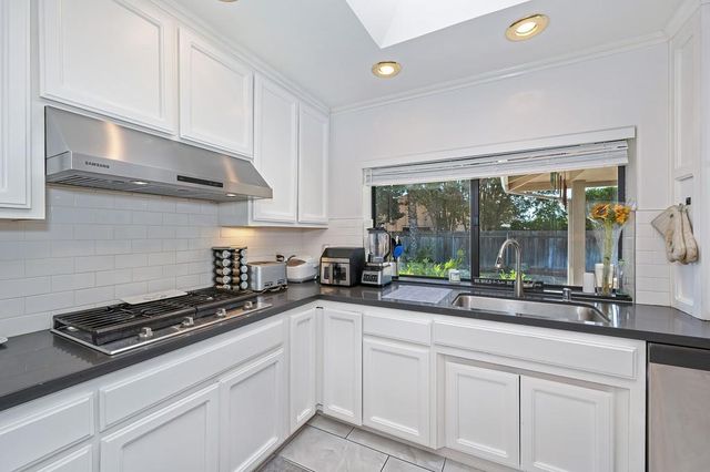 441 Estates Dr, Sacramento, CA 95864