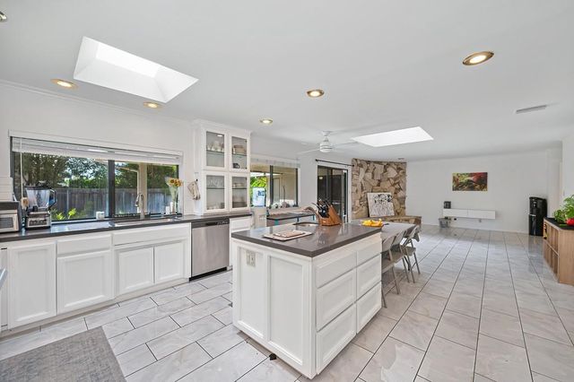 441 Estates Dr, Sacramento, CA 95864
