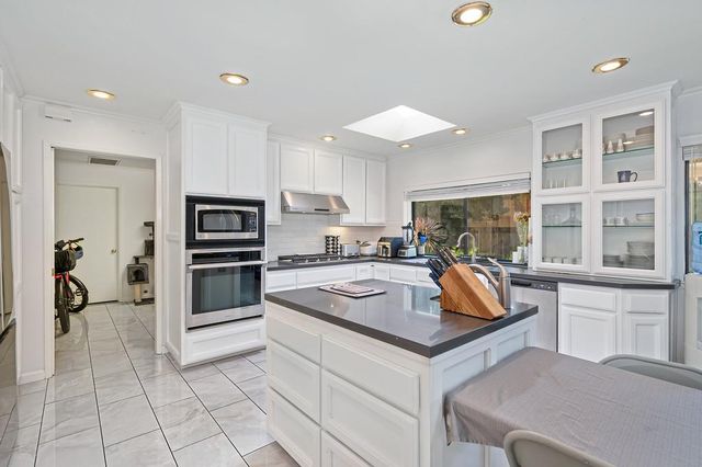 441 Estates Dr, Sacramento, CA 95864