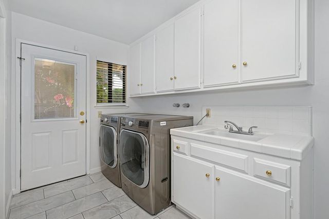 441 Estates Dr, Sacramento, CA 95864