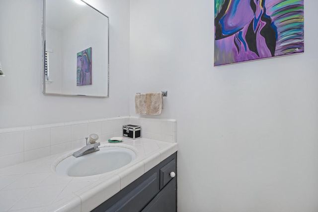 441 Estates Dr, Sacramento, CA 95864