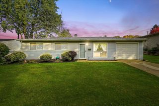 406 Cahill Road, Streamwood, IL 60107