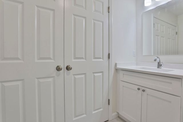 65 Crestview Way, Raymond, NH 03077