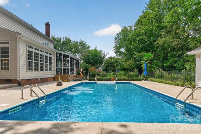204 Whitegrove Drive, Fort Mill, SC 29715