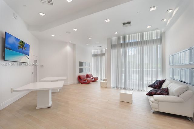 350 S Miami Ave 2411, Miami, FL 33130