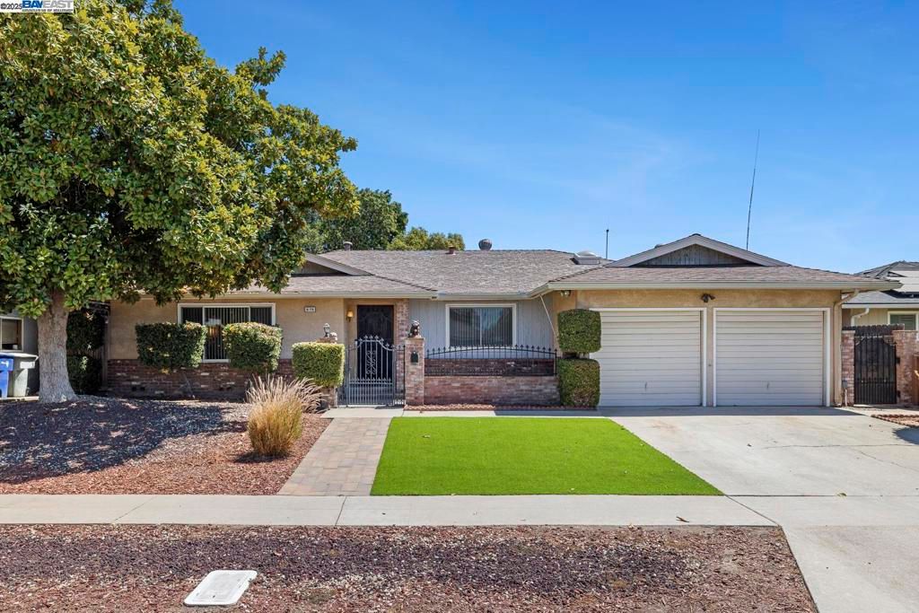 6578 N Callisch, Fresno, CA 93710