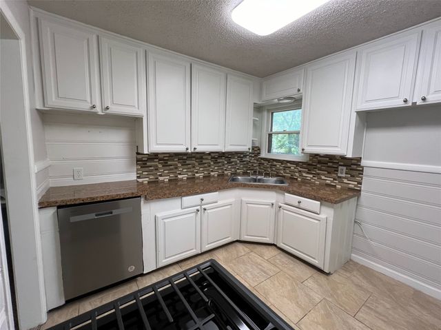 213 Wanda Way, Hurst, TX 76053