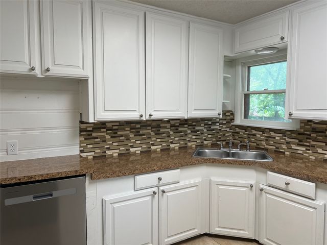 213 Wanda Way, Hurst, TX 76053