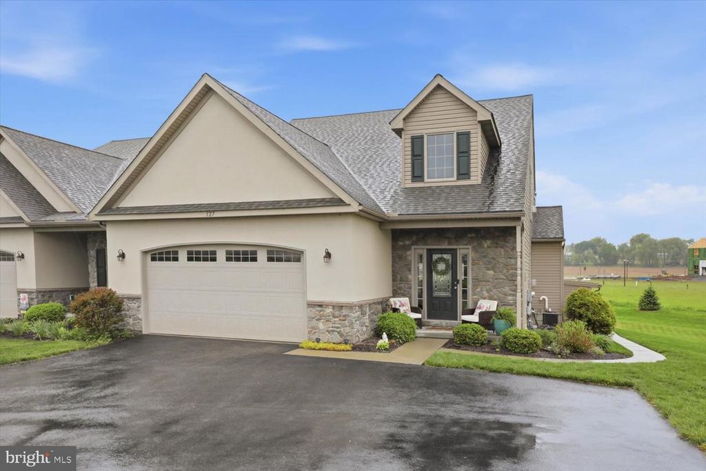 127 ANNA LN, Elizabethtown, PA 17022