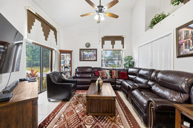 10933 Stafford Cir S Circle S, Boynton Beach, FL 33436