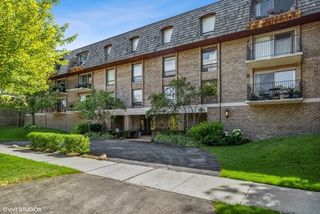 134 Green Bay Road 104, Winnetka, IL 60093