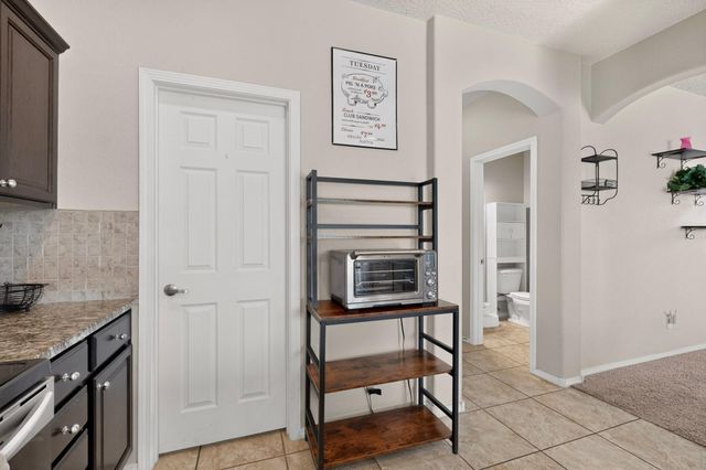 8944 Mission Ridge Drive NW, Albuquerque, NM 87114