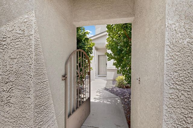8944 Mission Ridge Drive NW, Albuquerque, NM 87114