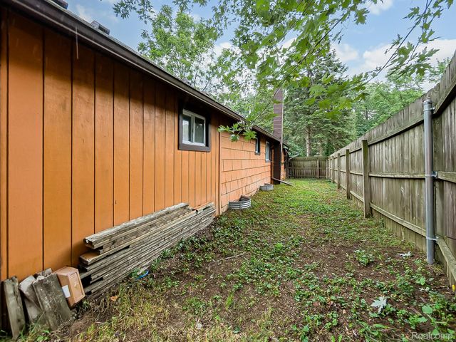 3408 Fieldview Avenue, West Bloomfield Charter Township, MI 48324