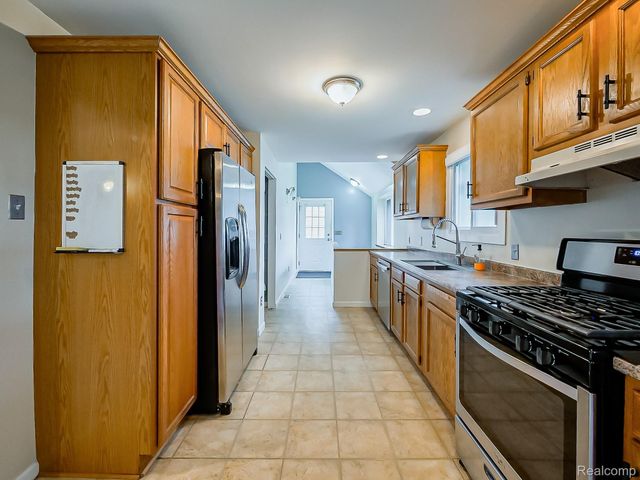 3408 Fieldview Avenue, West Bloomfield Charter Township, MI 48324