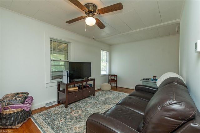 606 3rd Avenue, Mayodan, NC 27027