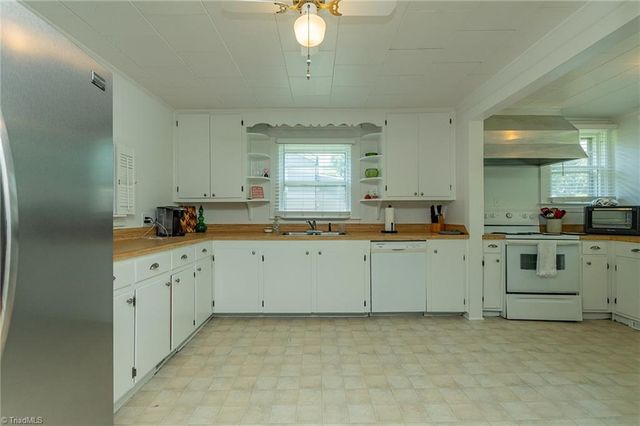 606 3rd Avenue, Mayodan, NC 27027