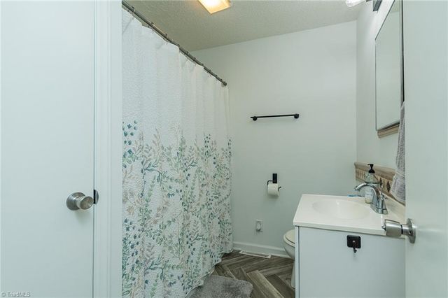 606 3rd Avenue, Mayodan, NC 27027
