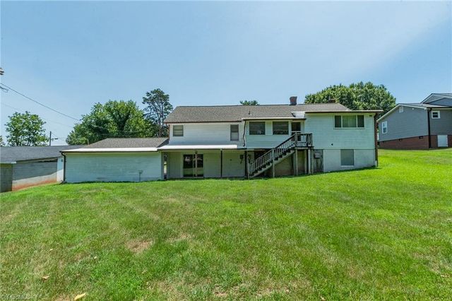 606 3rd Avenue, Mayodan, NC 27027