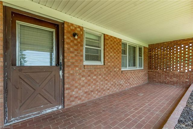 606 3rd Avenue, Mayodan, NC 27027