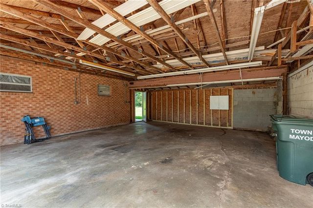 606 3rd Avenue, Mayodan, NC 27027
