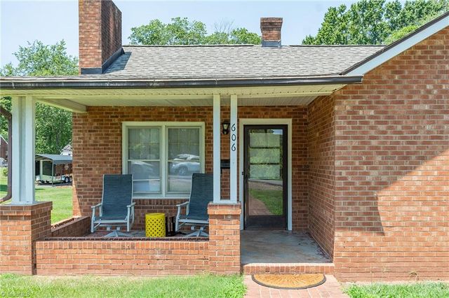 606 3rd Avenue, Mayodan, NC 27027