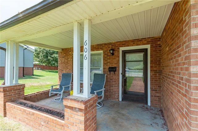 606 3rd Avenue, Mayodan, NC 27027