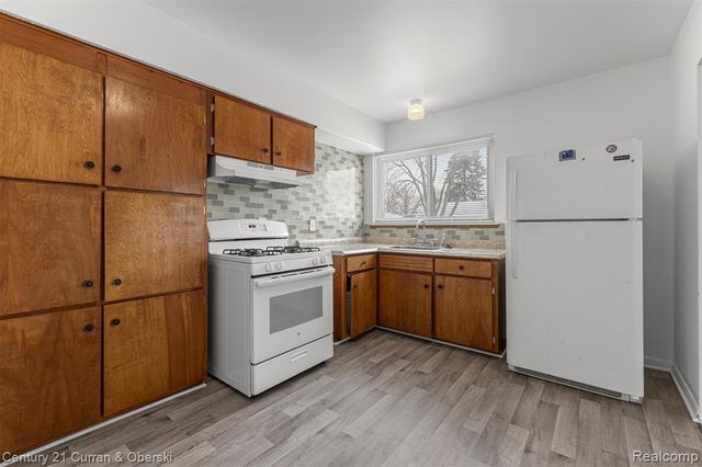 4994 Campbell Street, Dearborn Heights, MI 48125