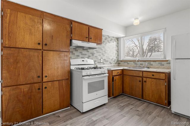 4994 Campbell Street, Dearborn Heights, MI 48125