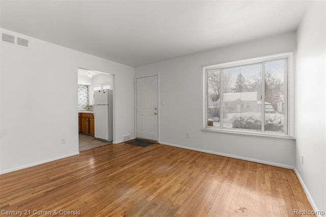 4994 Campbell Street, Dearborn Heights, MI 48125