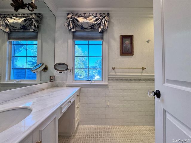35 Moss Lane, Jericho, NY 11753