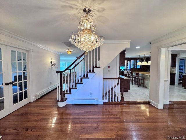 35 Moss Lane, Jericho, NY 11753