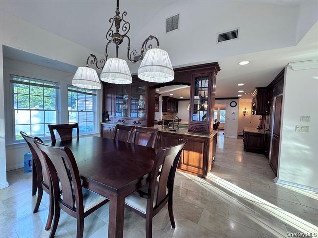 35 Moss Lane, Jericho, NY 11753