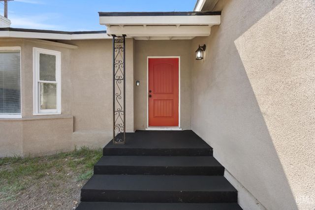 135 A Street, Bakersfield, CA 93304