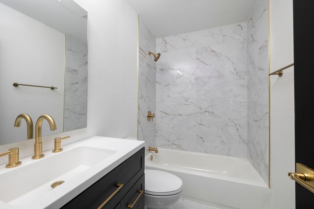 826 S Hickory Lane, Nixa, MO 65714