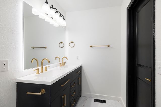 826 S Hickory Lane, Nixa, MO 65714