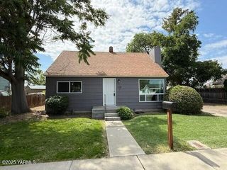 725 13th St, Sunnyside, WA 98944