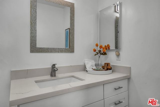 6275 Canterbury Drive 302, Culver City, CA 90230