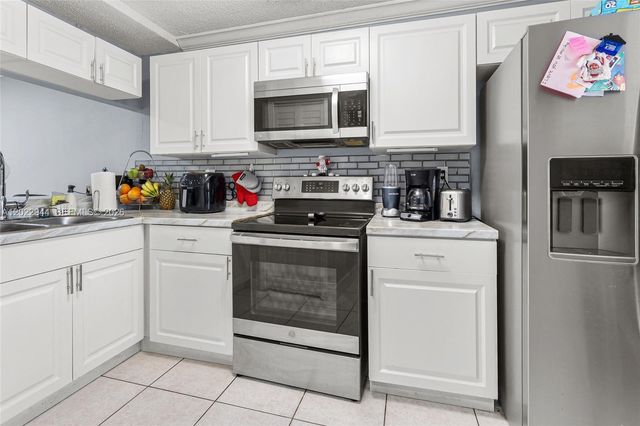 8454 NW 8th Street 2, Miami, FL 33126