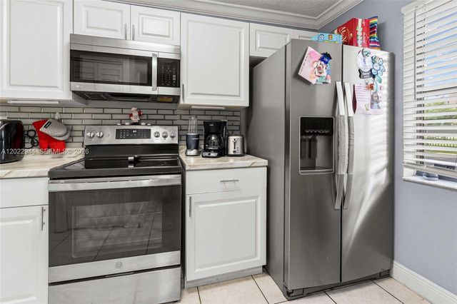 8454 NW 8th Street 2, Miami, FL 33126