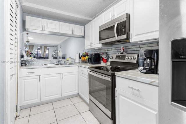 8454 NW 8th Street 2, Miami, FL 33126