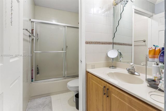8454 NW 8th Street 2, Miami, FL 33126
