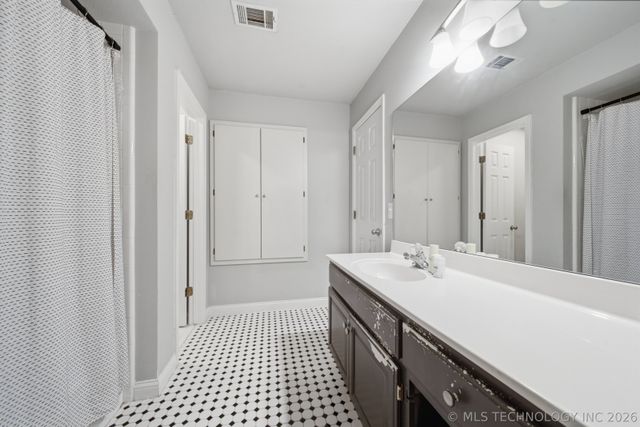 11005 S Granite Avenue, Tulsa, OK 74137