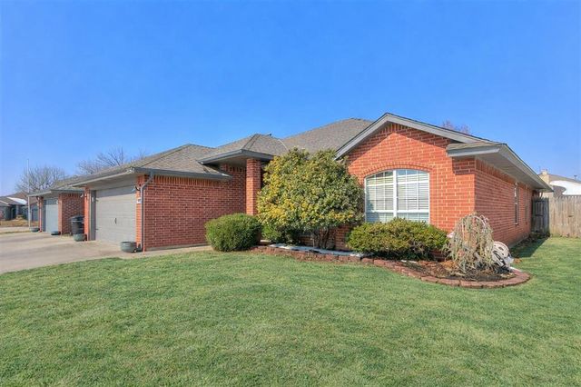 905 SE 38th Street, Moore, OK 73160