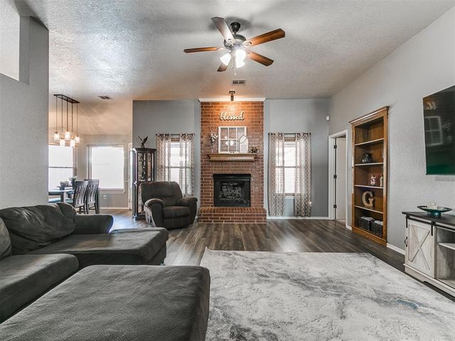 905 SE 38th Street, Moore, OK 73160