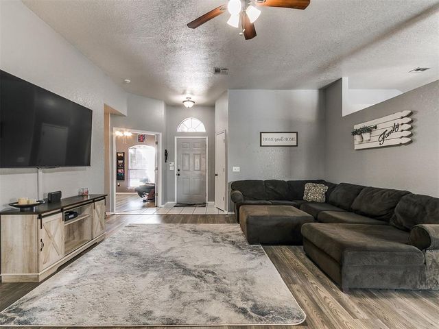 905 SE 38th Street, Moore, OK 73160