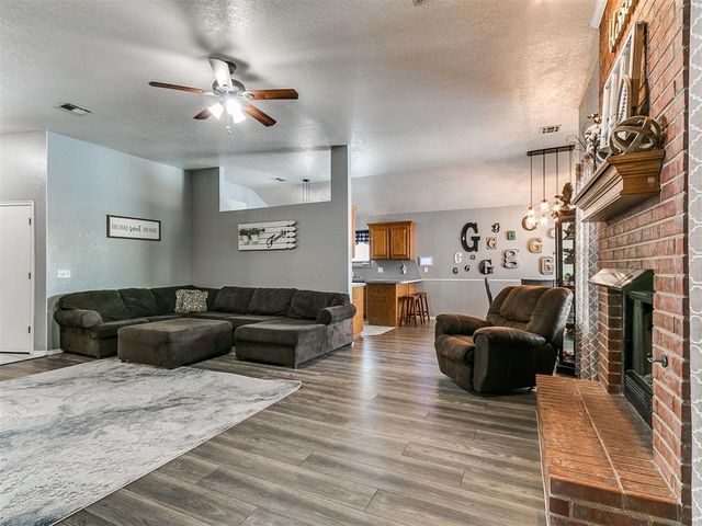 905 SE 38th Street, Moore, OK 73160