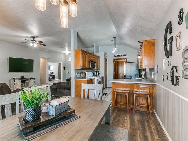 905 SE 38th Street, Moore, OK 73160