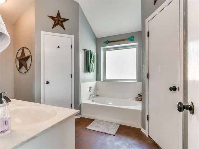 905 SE 38th Street, Moore, OK 73160