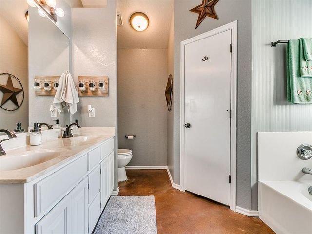 905 SE 38th Street, Moore, OK 73160